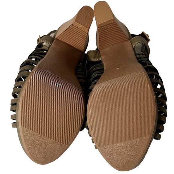 City Classified Army Green Laser Cut Gladiator Peep Toes Buckle Up Sandals Sz 7 - Picture 6 of 7